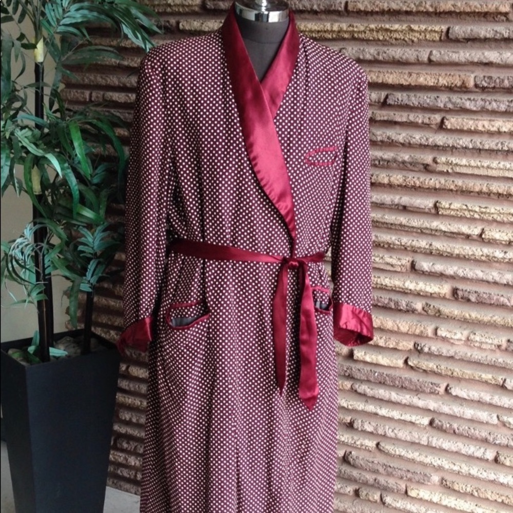 Vintage 40s polka-dot smoking robe.